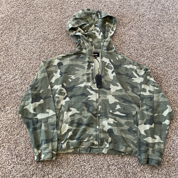 Monrow Jackets & Blazers - Monrow Women's Cropped Camo Jacket - Large